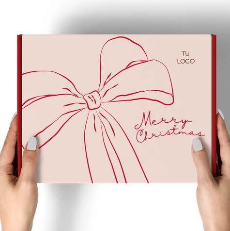 Caja mailer rosa pálido con un lazo dibujado en rojo y el texto Merry Christmas