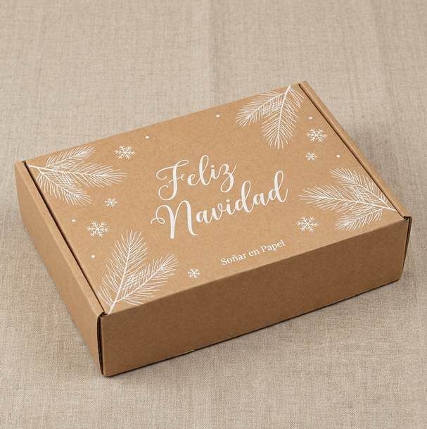 Mailer kraft con ramas blancas y el texto Feliz Navidad