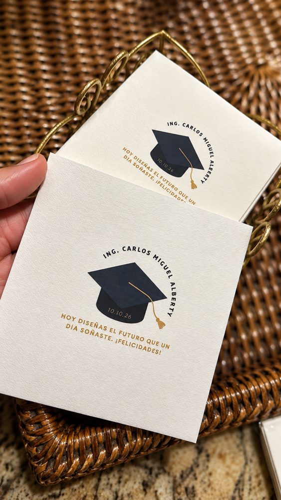 Tarjetas personalizadas de graduación con diseño propio